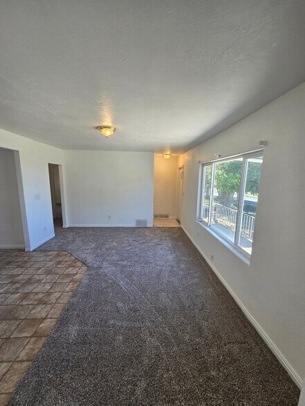 Building Photo - 509 W 200 S
