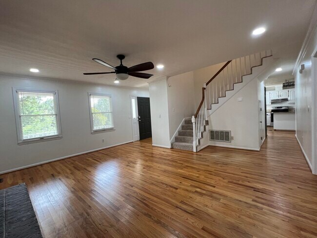 Building Photo - 2119 Howard Mill Rd