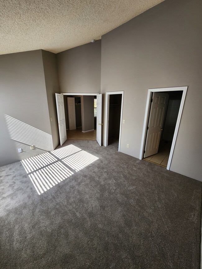 Master Bedroom - 560 Autumn Crest Cir