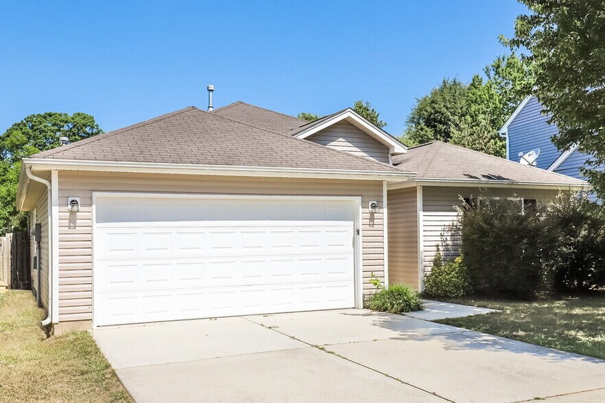 Building Photo - 4412 Gray Wolf Way