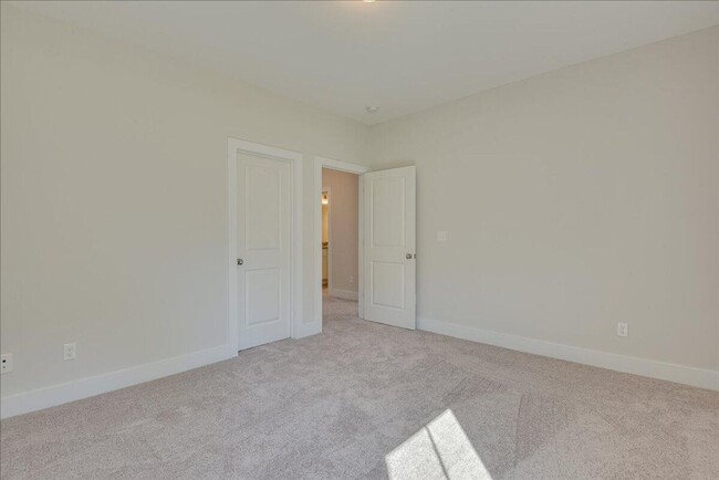 Building Photo - 422 Pump House Rd