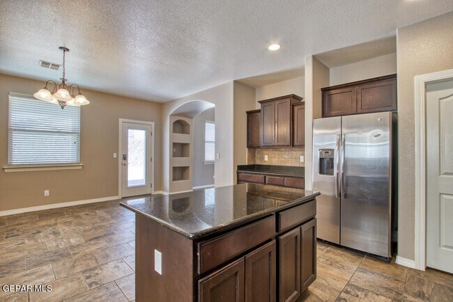 Building Photo - 221 S Stoneside Dr