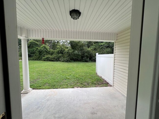 Building Photo - 2 Bedroom 2 Bath Duplex