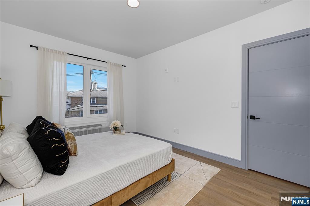 Building Photo - 1435 10th St