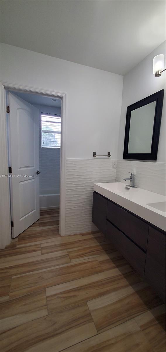 Building Photo - 3620 Thomas Ave