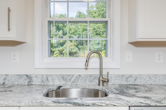 Building Photo - 46 Pumpkin Cir