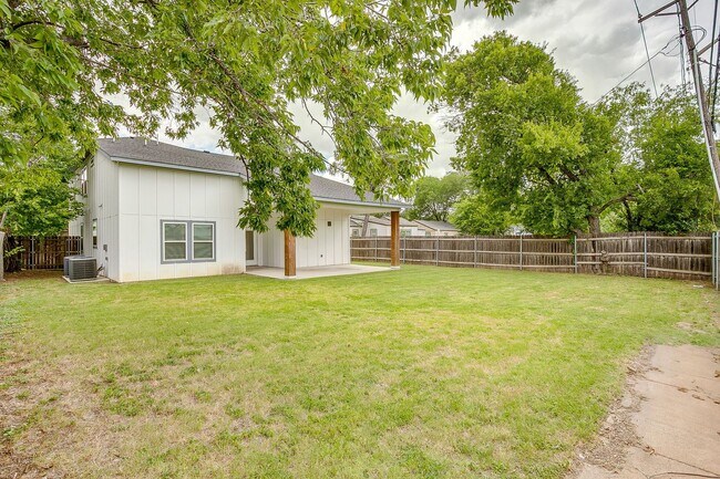 Building Photo - 3817 Winfield Ave