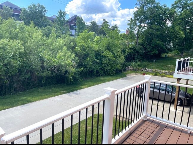Building Photo - 101 Kingsway Ct