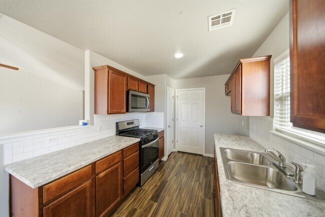 Building Photo - 10710 N 146th E Ave