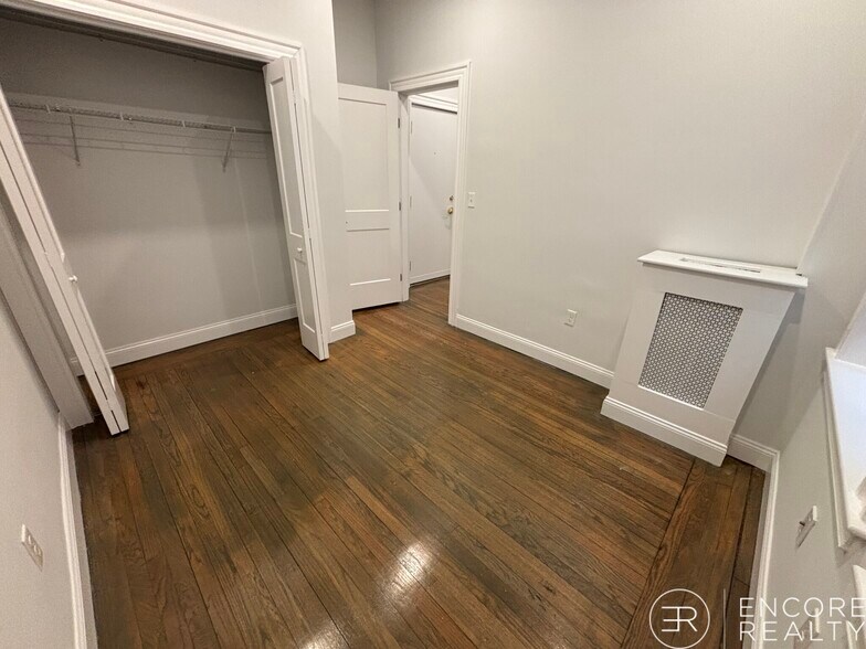 Building Photo - 19 Queensberry St