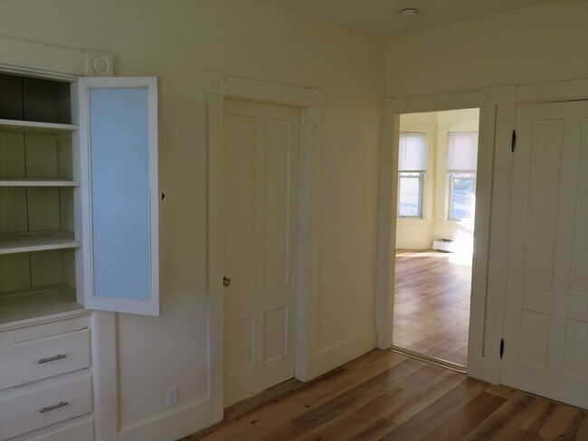 Building Photo - 14 Richmond St