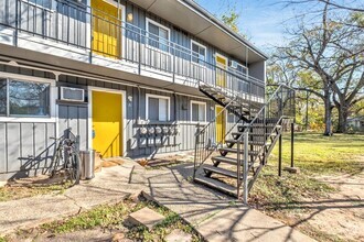 Building Photo - 903 Springdale Rd