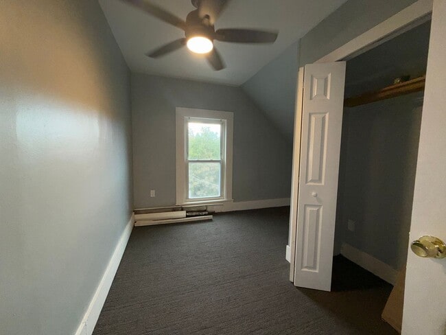 Building Photo - Price Drop!! 3rd Floor Amesbury 2 Bedroom+...