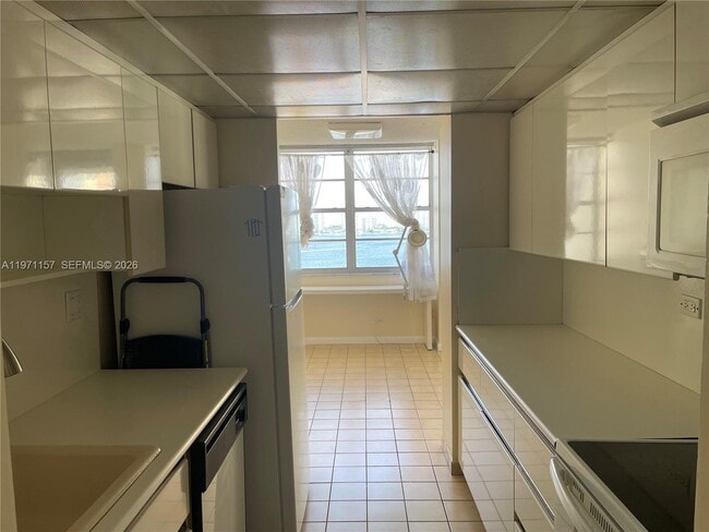 Building Photo - 250 174th St