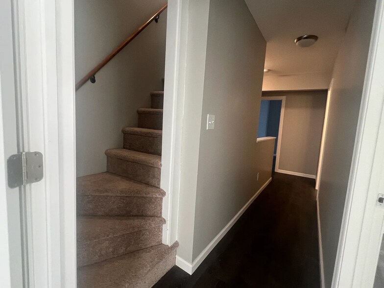 Building Photo - 348 Elm St