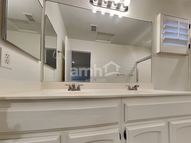 Building Photo - 518 W San Remo St