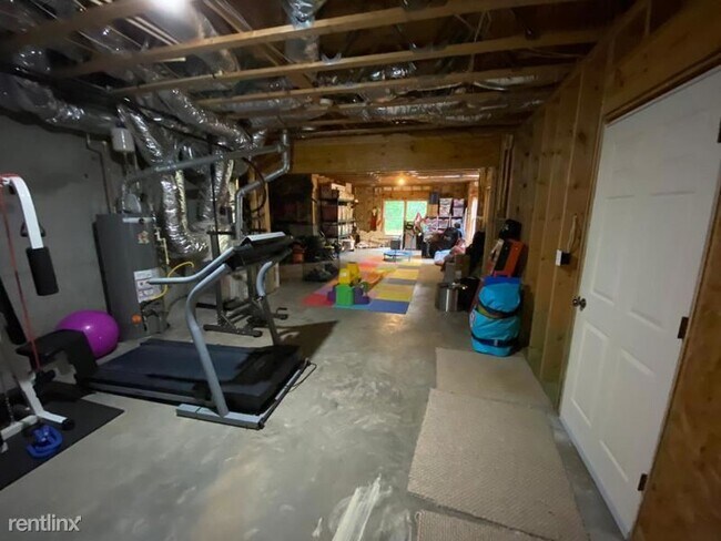 Building Photo - 6 br, 4.5 bath House - 4067 Andover Circle...