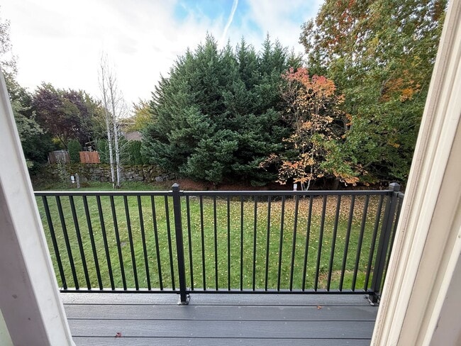 Building Photo - Quaint 2B/2Ba Townhome in Desirable Camas!