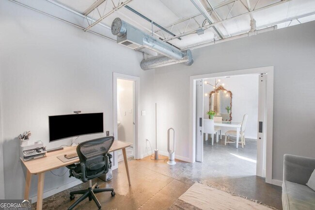 Building Photo - 174 Chester Ave SE