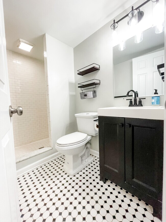 Building Photo - 426 Hillcrest Ave