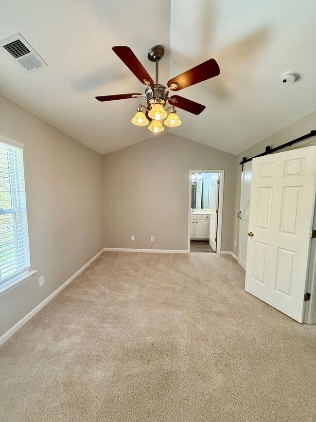 Building Photo - Beautiful 2 Bedroom, 2.5 Bath Townhome in St. Andrews at Stoney Creek – Golf Course Community, Wh...