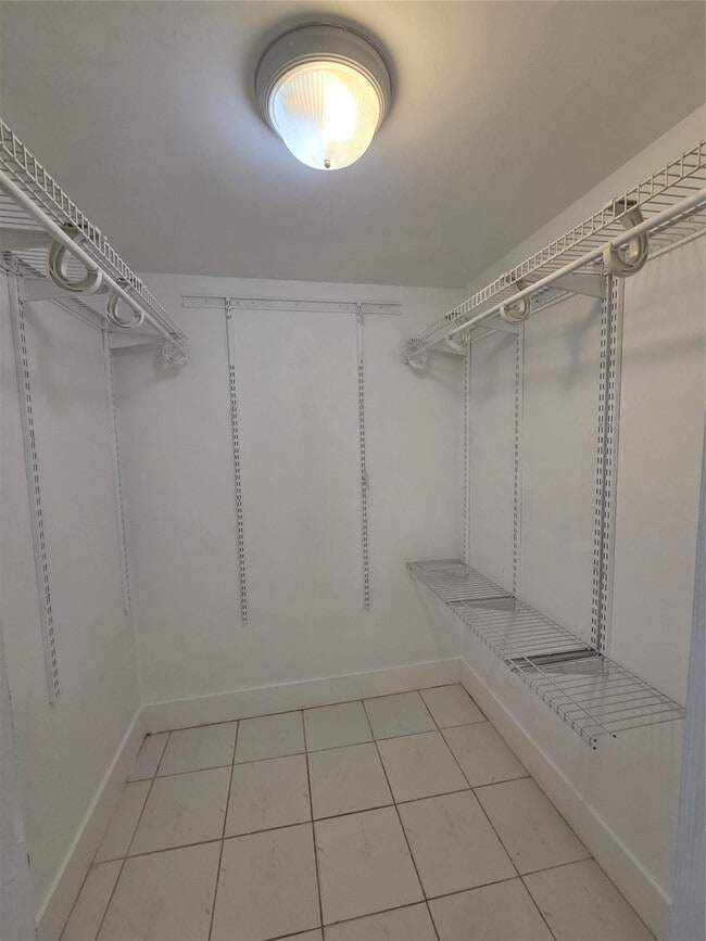 Building Photo - 8000 Fairview Dr