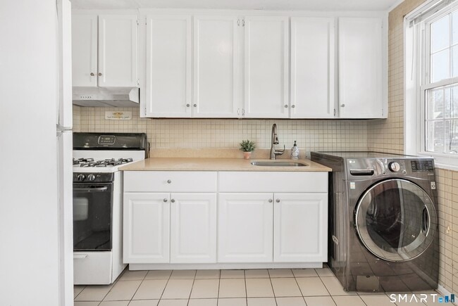 Building Photo - 33 Nob Hill Cir