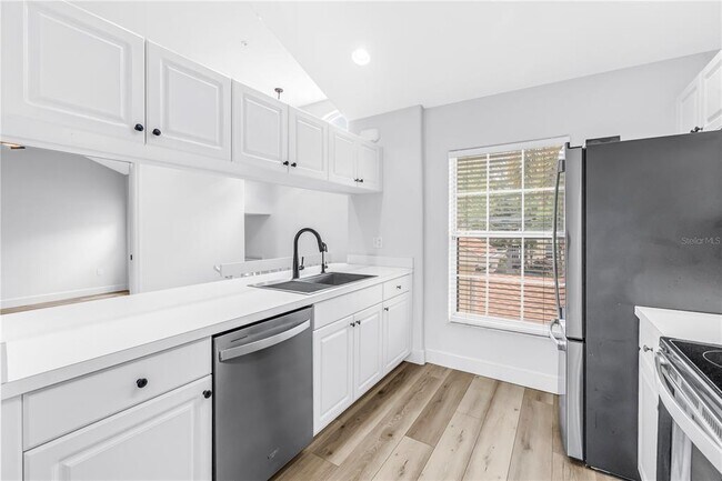 Building Photo - 8350 Wingate Dr