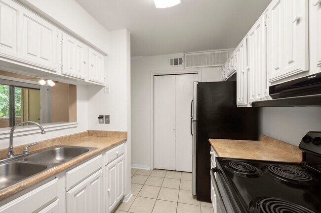 Building Photo - 3500 Tangle Brush Dr