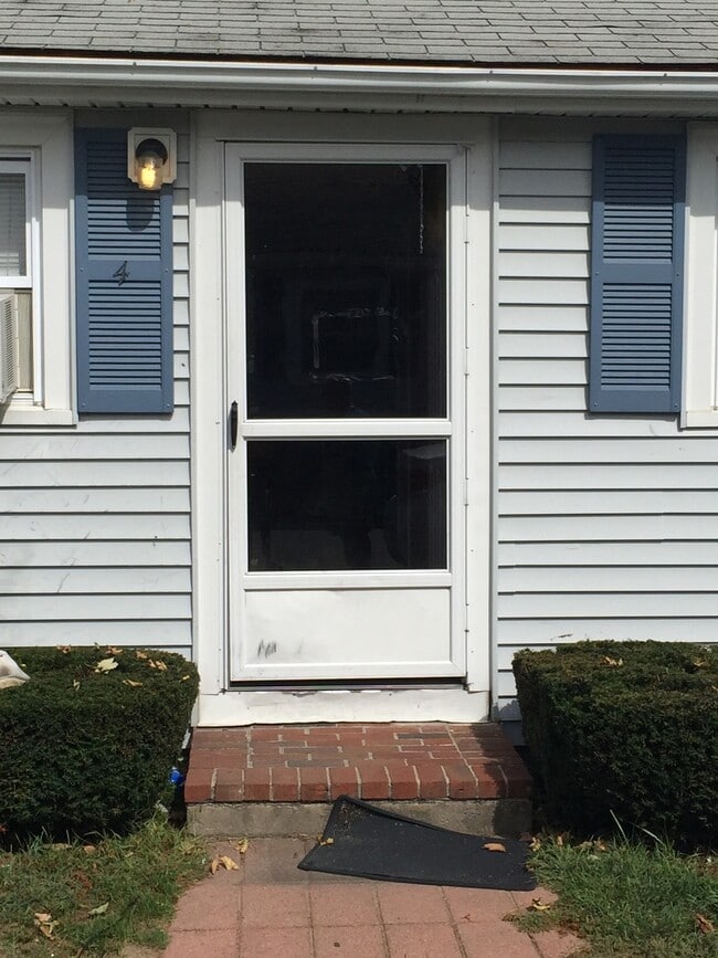 Building Photo - Two bedroom, first floor condominium unit at Beach Way Condos. West Dennis