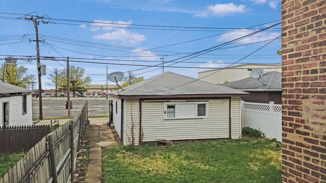 Building Photo - 5156 W 63rd Pl