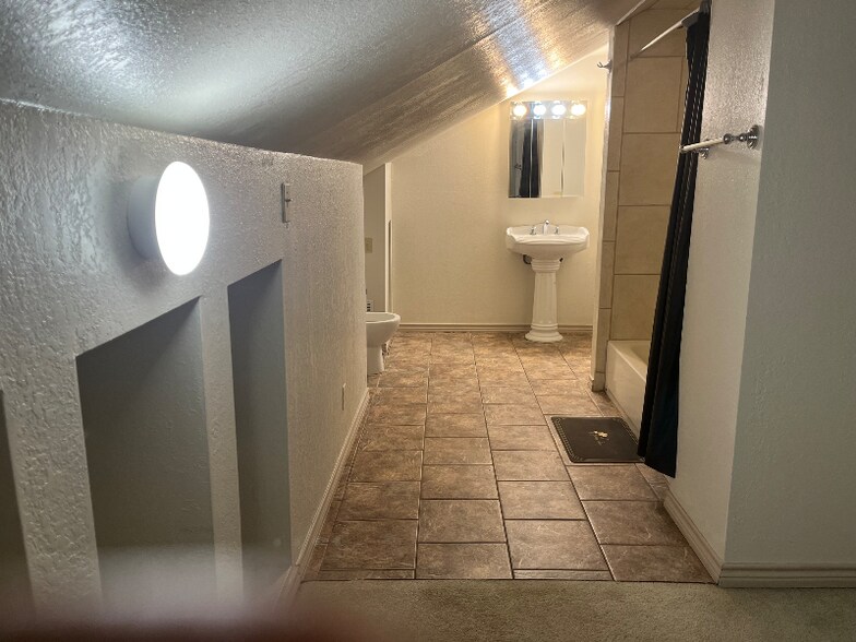 Building Photo - 8411 Echo Creek Ln