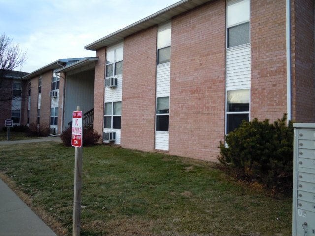 Building Photo - Burlington River Apartments