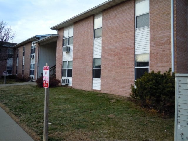 Building Photo - The Willow Apartments