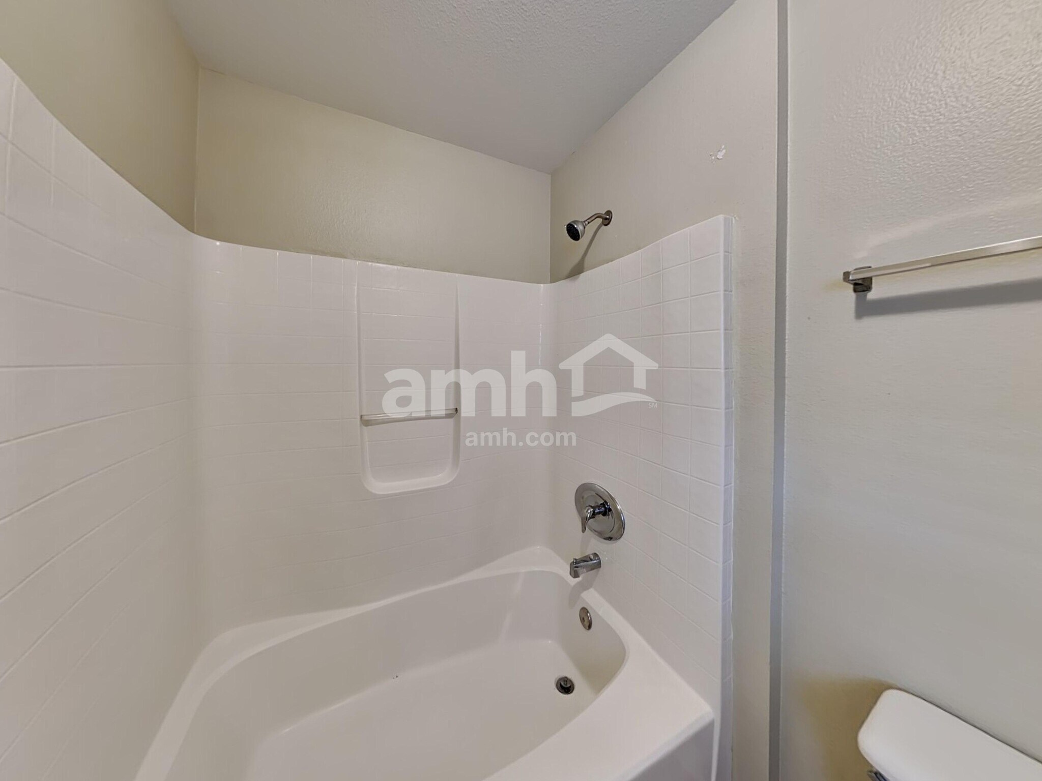 Building Photo - 25012 Hyde Park Blvd