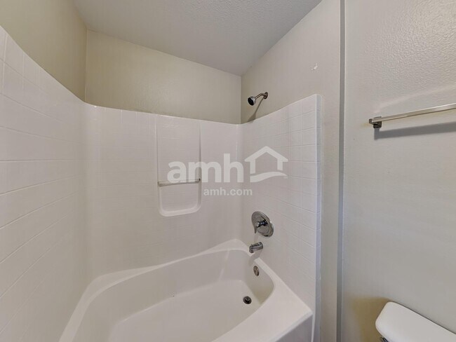 Building Photo - 25012 Hyde Park Blvd