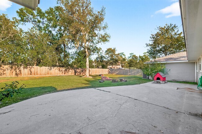 Building Photo - 101 Royal Ct