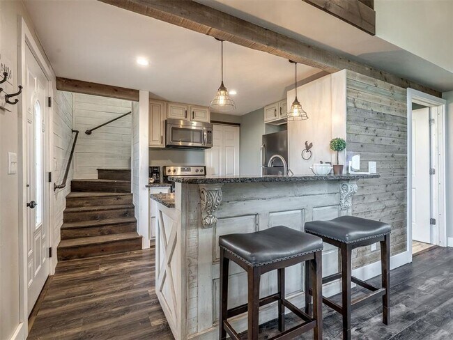 Building Photo - Updated Tiny Home on 5 Acres