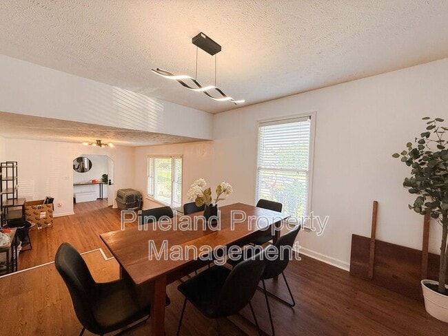 Building Photo - 815 Zapata Ln