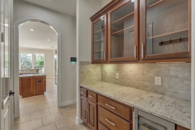 Building Photo - 23 Player Oaks Pl