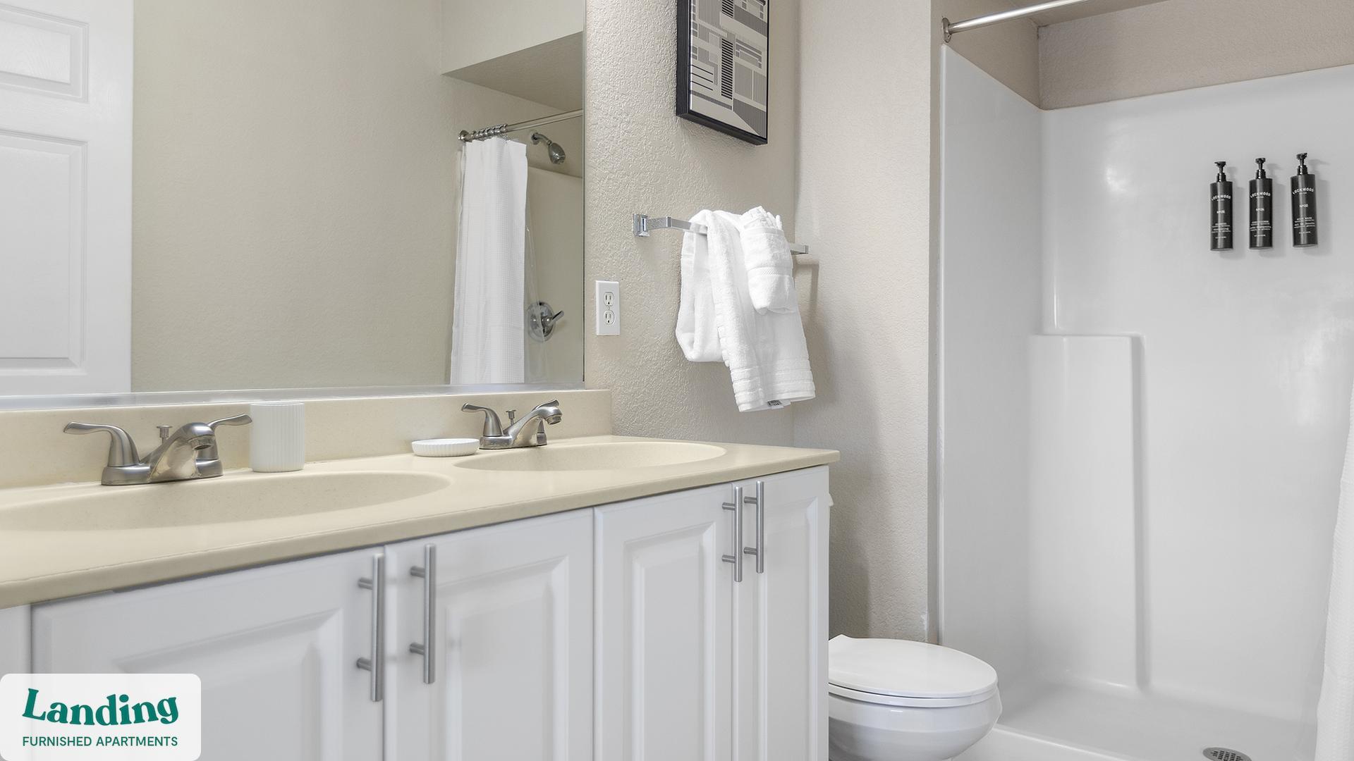 Building Photo - 3695 Island Club Dr