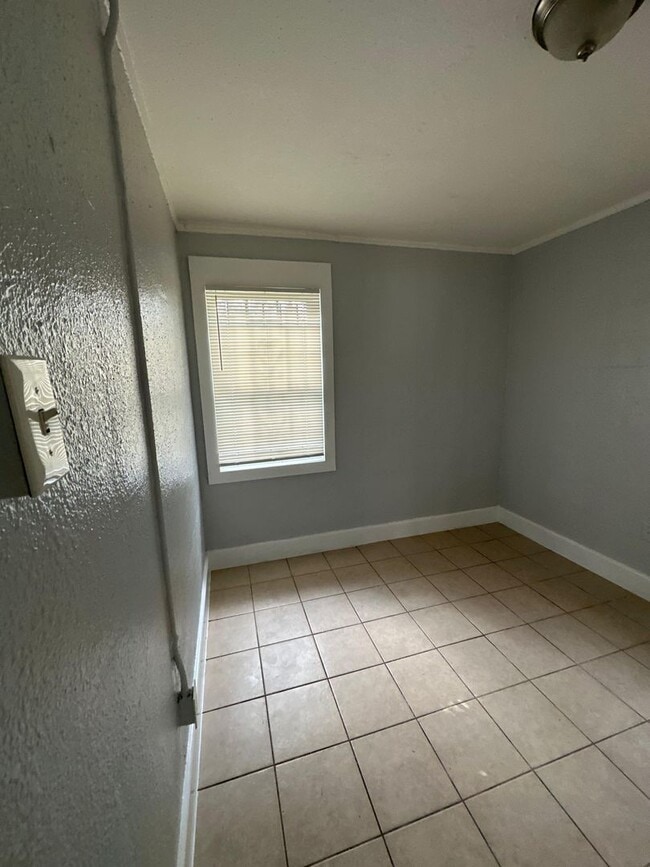 Building Photo - 2532/2534 Moncrief Rd