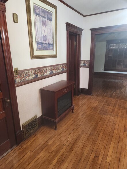 Building Photo - 1120 E Jackson St