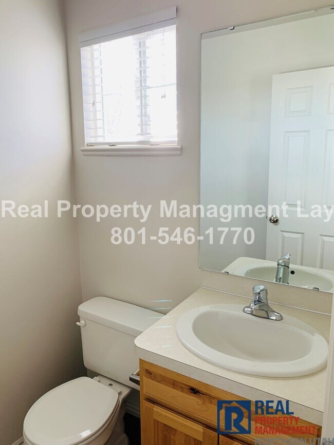 Building Photo - Cozy 2 Bedroom South Ogden Townhome Available Now!