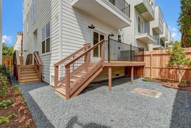 Building Photo - 2516 Ohsfeldt St