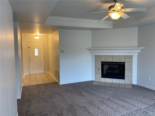 Building Photo - 911 SW Cheyenne Dr