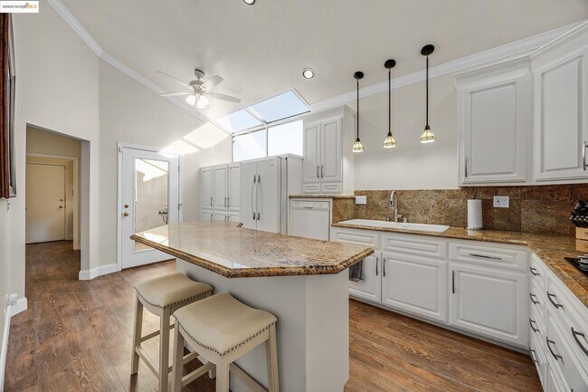 Building Photo - 2380 Wayfarer Dr