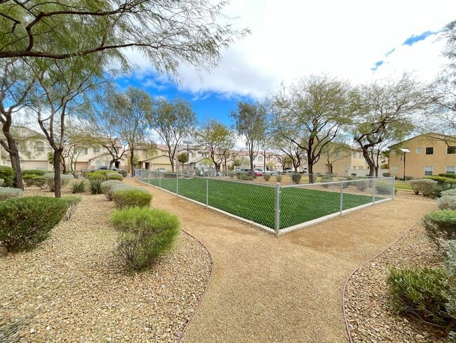 Building Photo - NEWLY UPDATED 4 BEDROOM HOME IN THE SOUTHWEST