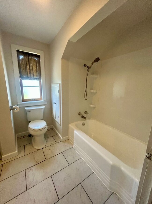 Building Photo - Fabulous 3 bedroom in York.