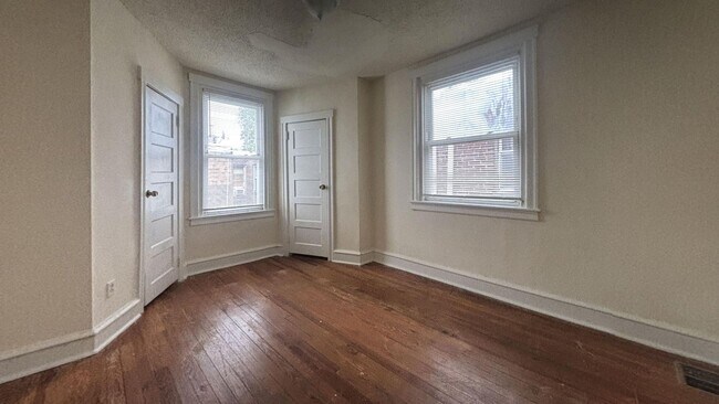 Building Photo - Charming 3-Bedroom Traditional Row Home in Philadelphia